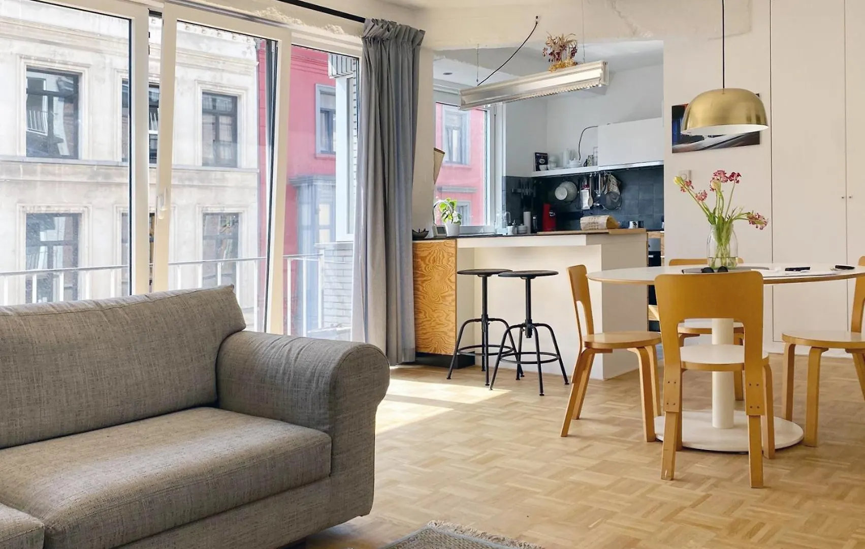 Trendy & Sunny Apartment In Ghent location